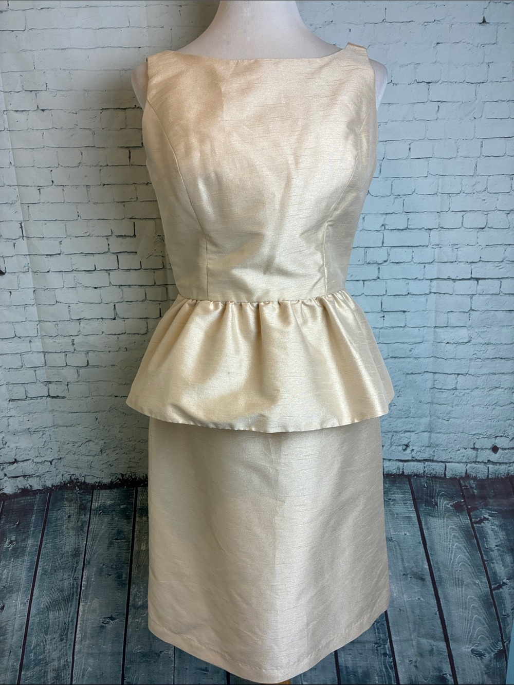 ALFRED SUNG NWT Shimmering Cream Peplum Ruffle Sleeveless Dress Satin Twill
